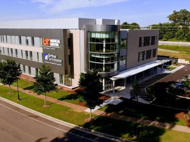 Exterior view of the Knoxville Orthopaedic Clinic at Cherokee Farms
